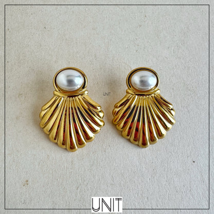 Aurora Gold Seashell Pearl Studs
