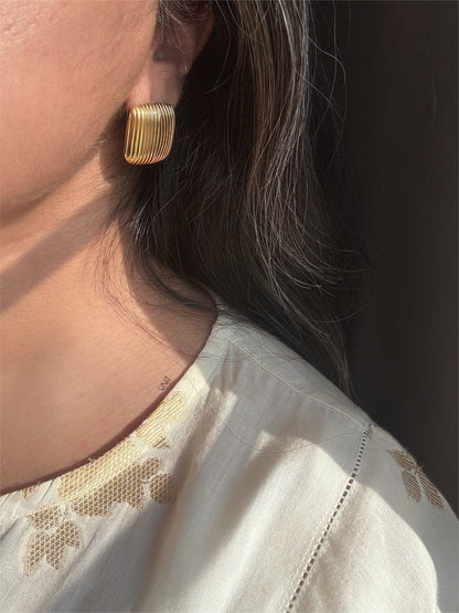 Aurelia Ribbed Gold Studs