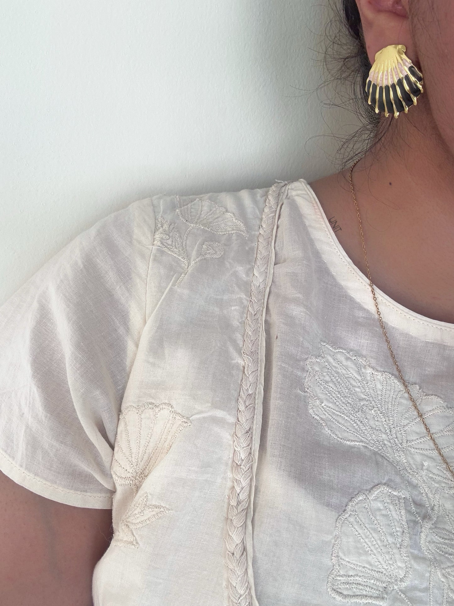 Noir Shell Earrings