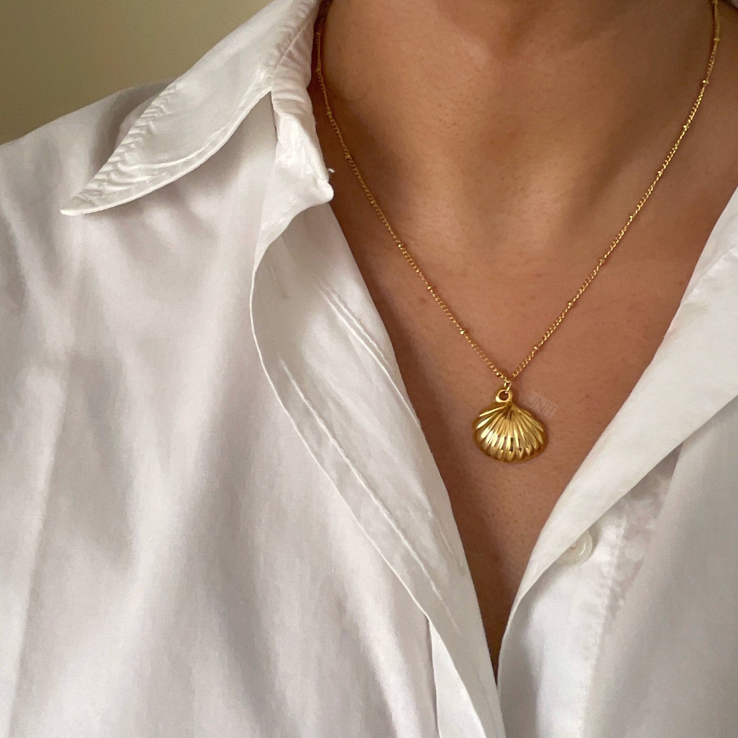 Cora Shell Pendant Necklace