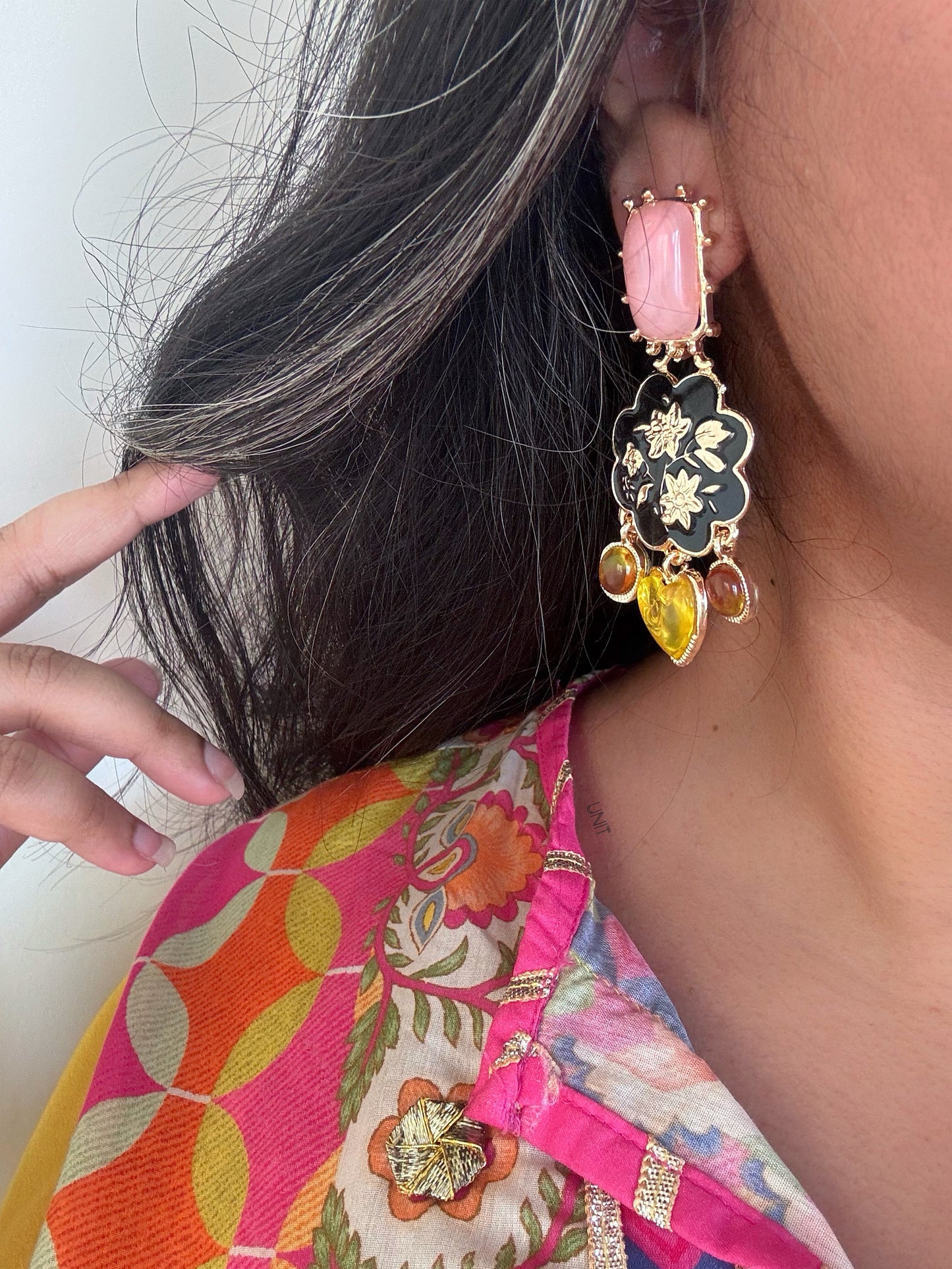 Noir Fleur Heart Earrings
