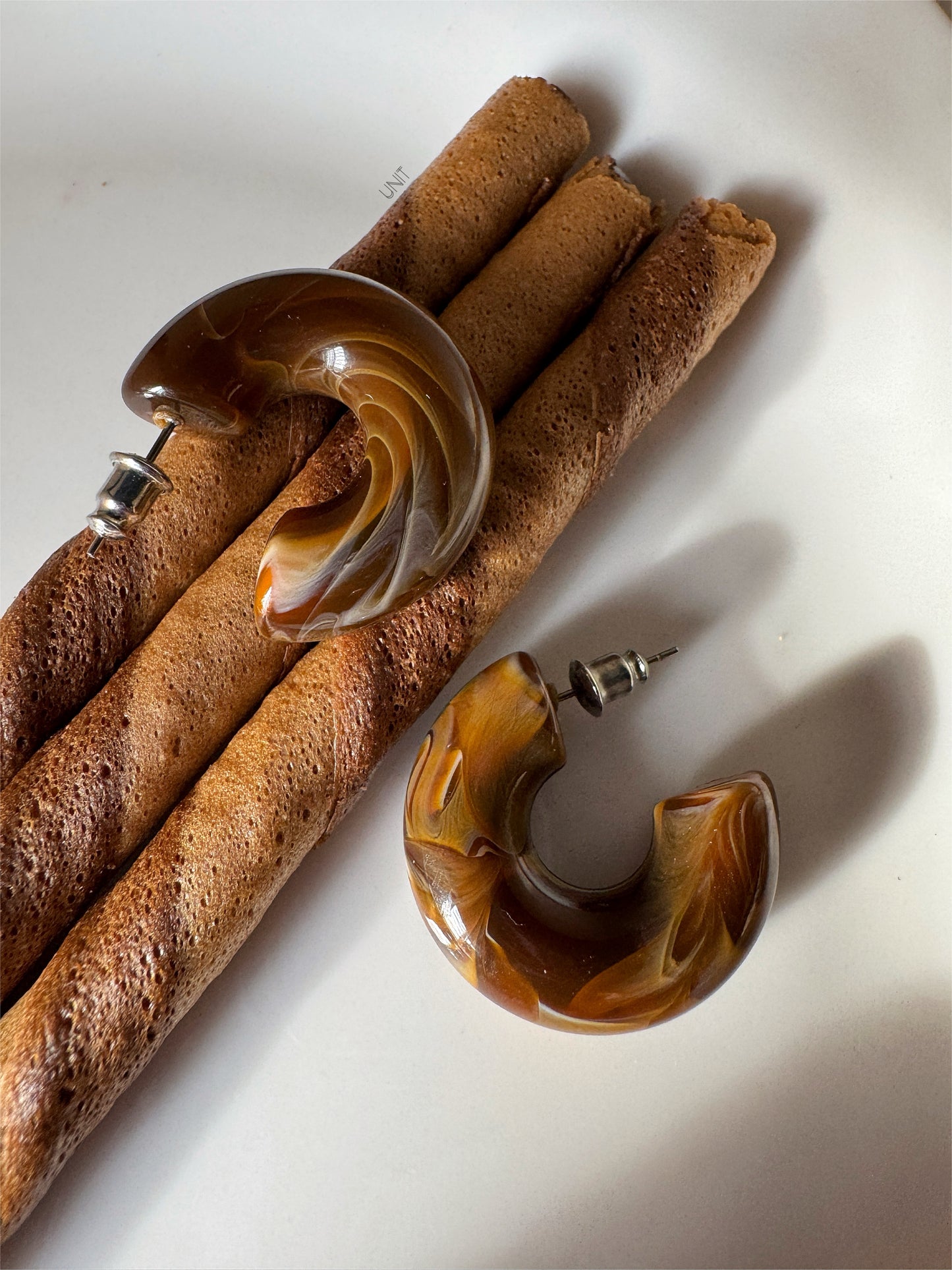 Maris Crescent Hoops – Espresso