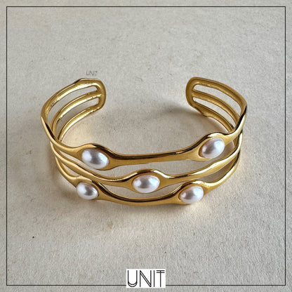 Lueur Pearl Cuff Bracelet