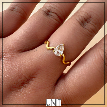 Astra Curve Ring