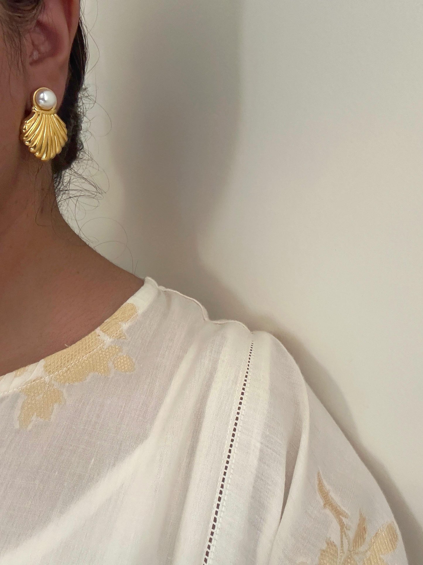 Aurora Gold Seashell Pearl Studs